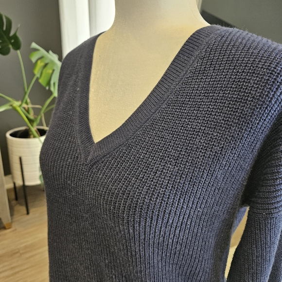 A&F waffle knit vneck sweater - Picture 3 of 6